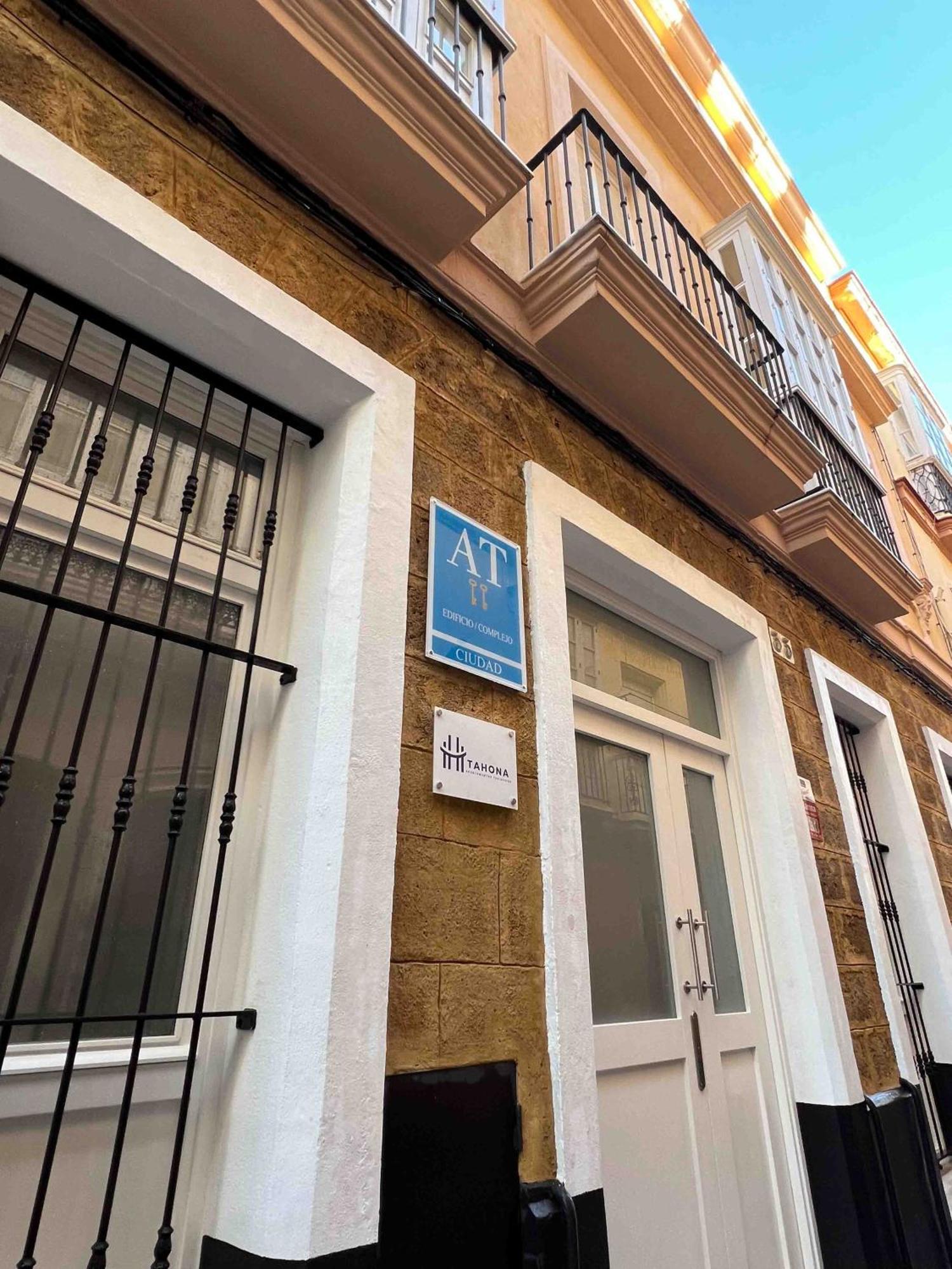 Apartamentos La Tahona Кадис Екстериор снимка