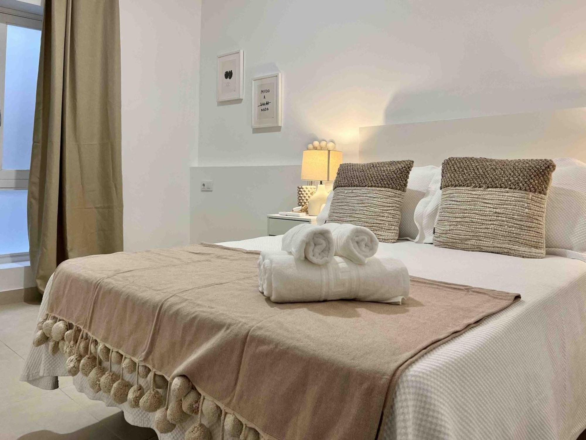 Apartamentos La Tahona Кадис Екстериор снимка